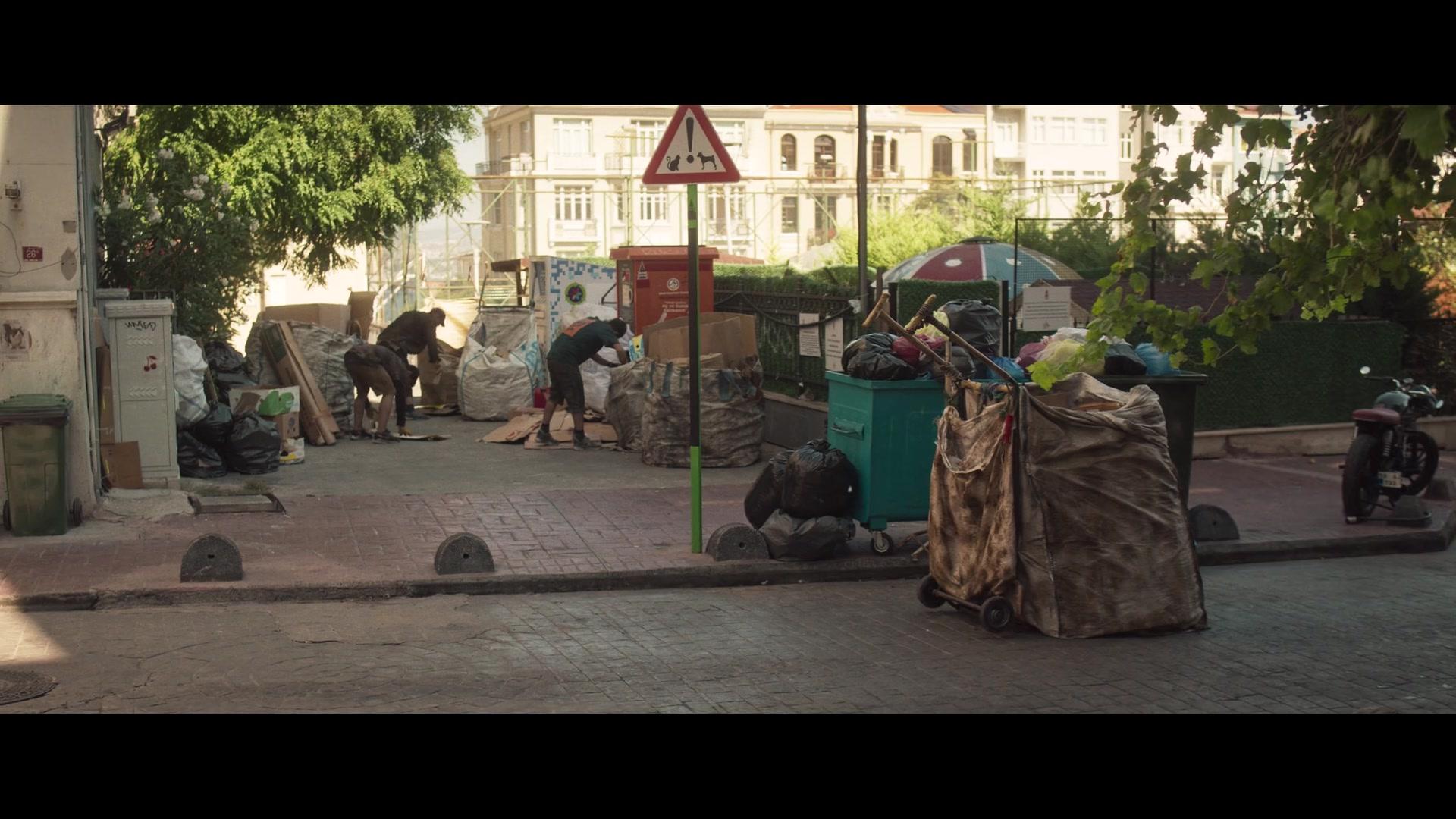 Фильм Хрупкие жизни (2021)