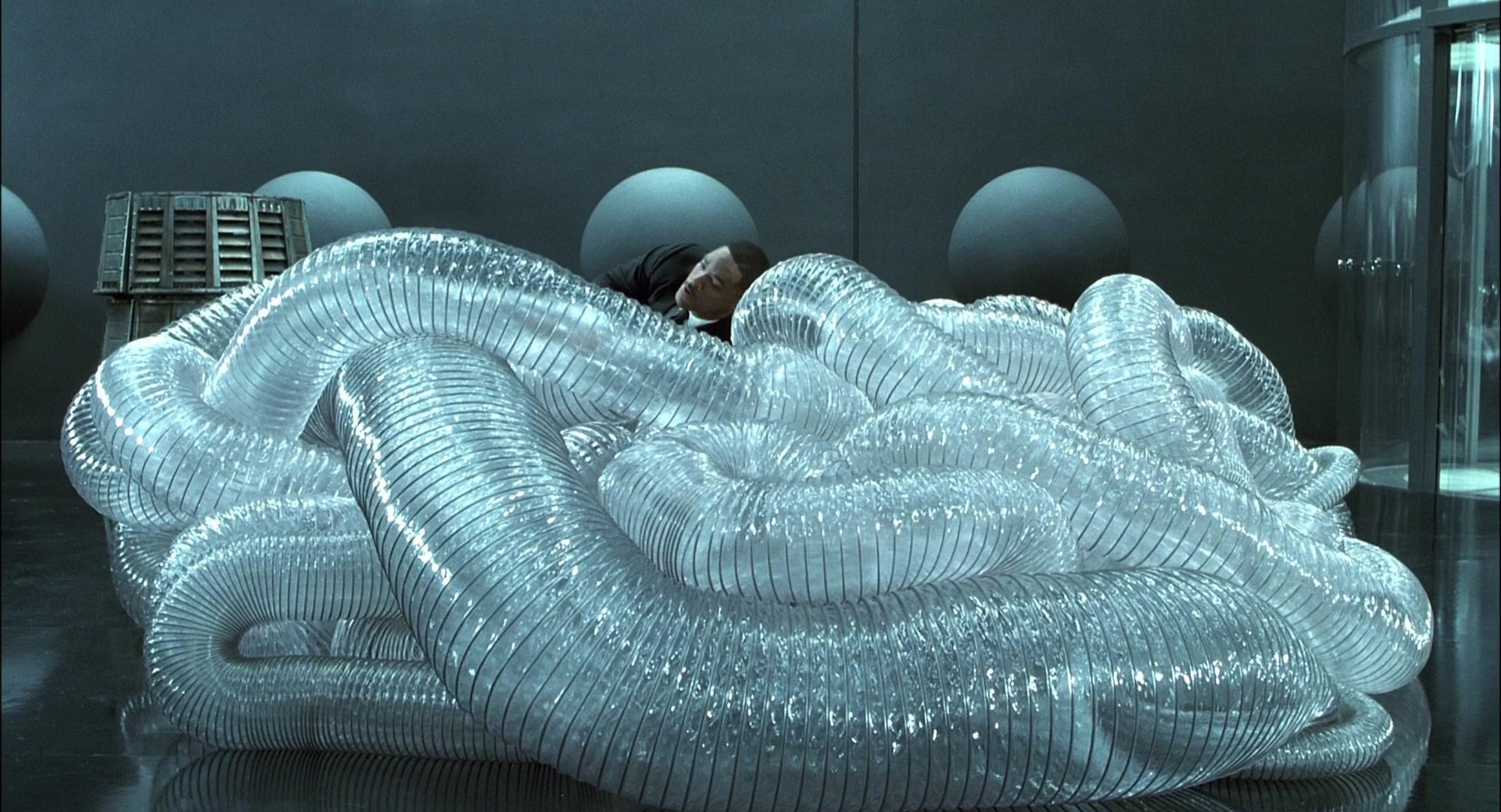 Фильм Люди в чёрном 2 (2002)