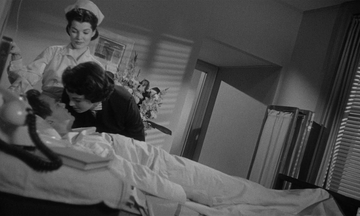 Фильм Целуй меня насмерть (1955)