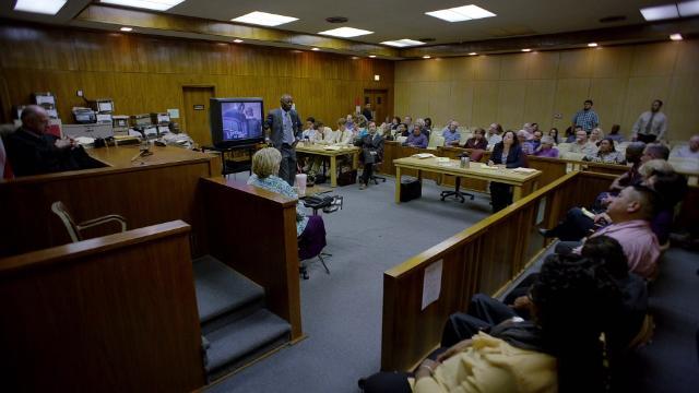 Uno - 1 серия, 1 сезона, сериала Лучше звоните Солу (2015)