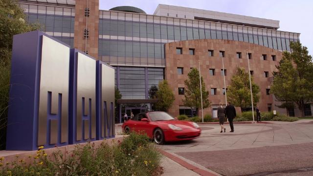 Hero - 4 серия, 1 сезона, сериала Лучше звоните Солу (2015)