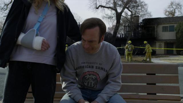 Smoke - 1 серия, 4 сезона, сериала Лучше звоните Солу (2015)