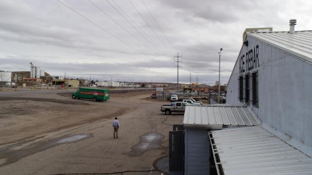 Talk - 4 серия, 4 сезона, сериала Лучше звоните Солу (2015)