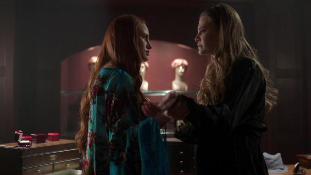 Chapter Eleven: To Riverdale and Back Again - 11 серия, 1 сезона, сериала Ривердэйл (2017)