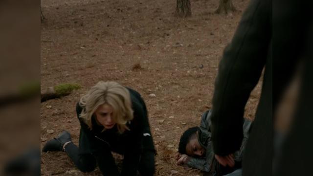 Behind the Black Horizon - 17 серия, 3 сезона, сериала Древние (2013)