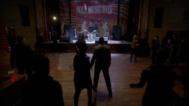 The Devil Comes Here and Sighs - 18 серия, 3 сезона, сериала Древние (2013)