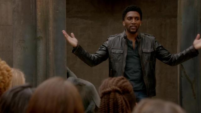 The Bloody Crown - 22 серия, 3 сезона, сериала Древние (2013)