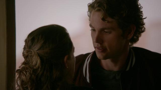 Where You Left Your Heart - 1 серия, 5 сезона, сериала Древние (2013)