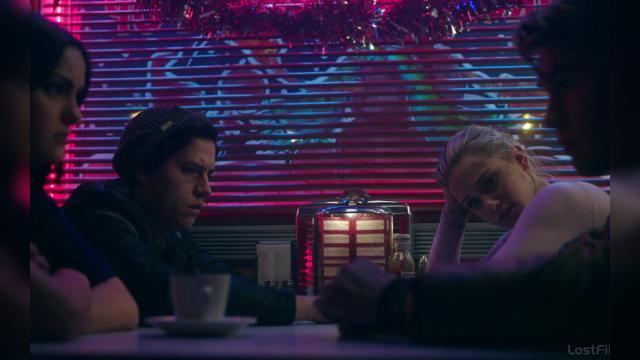 Chapter Twenty Two: Silent Night, Deadly Night - 9 серия, 2 сезона, сериала Ривердэйл (2017)