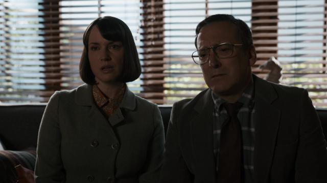 Carrot and Stick - 2 серия, 6 сезона, сериала Лучше звоните Солу (2015)