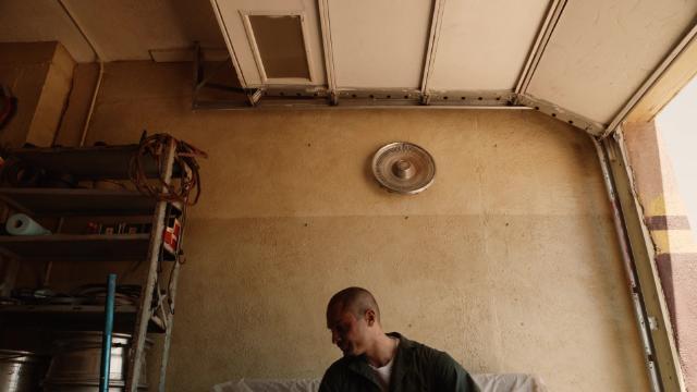 Rock and Hard Place - 3 серия, 6 сезона, сериала Лучше звоните Солу (2015)