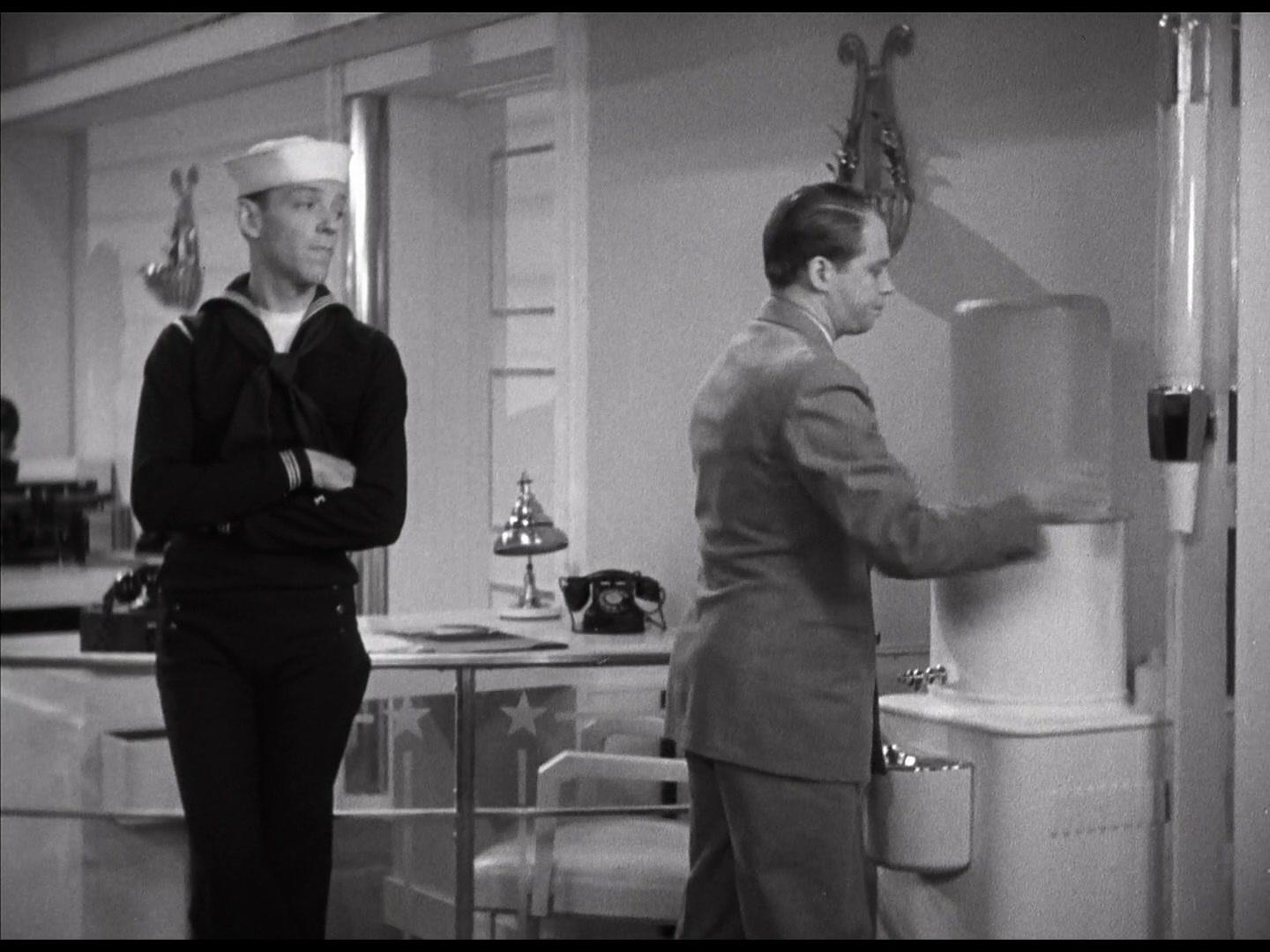 Фильм Следуя за флотом (1936)