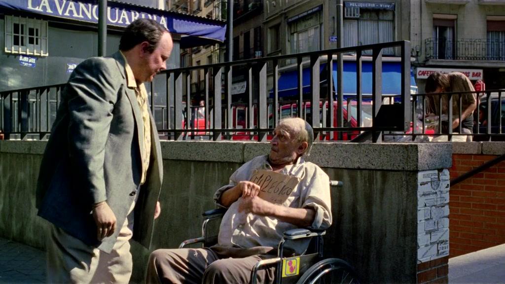 Фильм Торренте, глупая рука закона (1998)