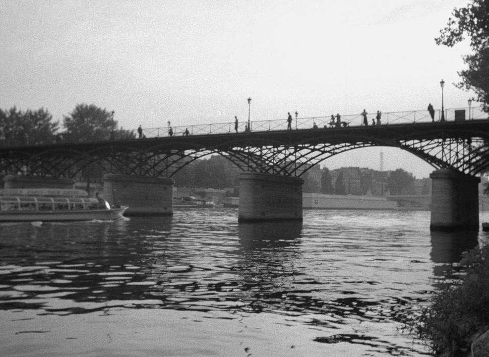 Фильм Париж принадлежит нам (1958)