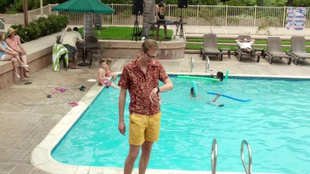 Pool Party - 5 серия, 1 сезона, сериала Давай знакомиться (2013)