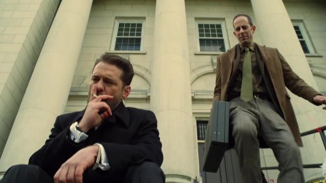 Apoca' Smokes Now - 10 серия, 3 сезона, сериала Зовите меня Фитц (2010)