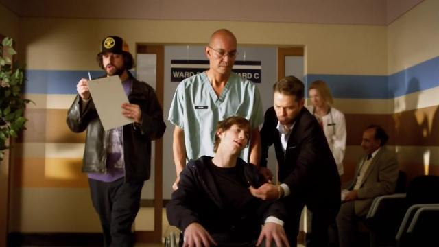 Heir of the Dog - 8 серия, 2 сезона, сериала Зовите меня Фитц (2010)