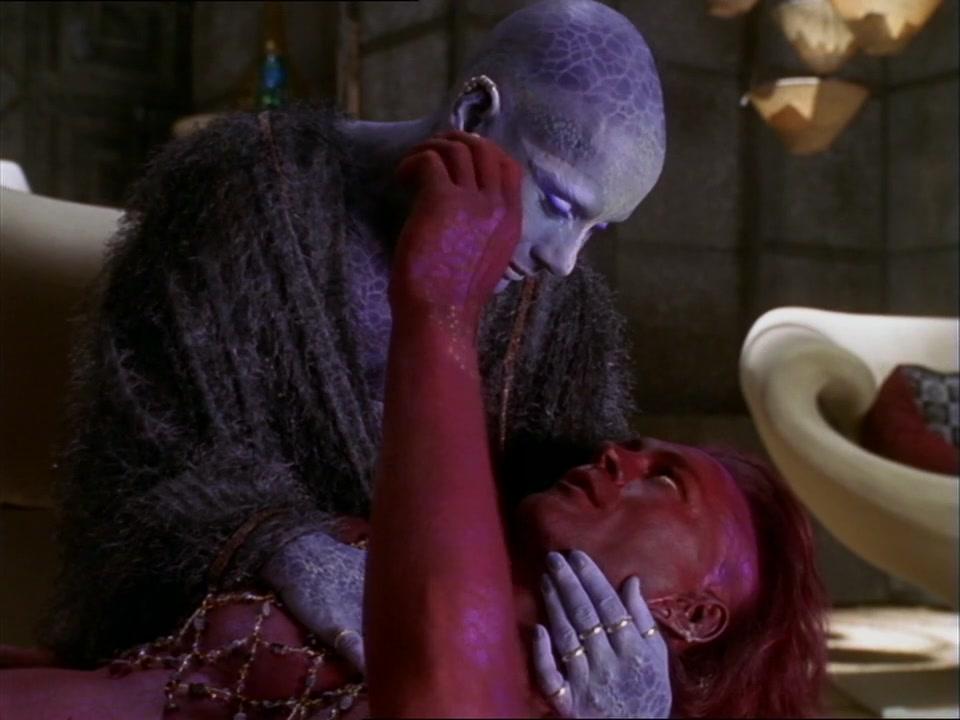 Сериал Далеко во Вселенной (1999) 1 сезон 8 эпизод