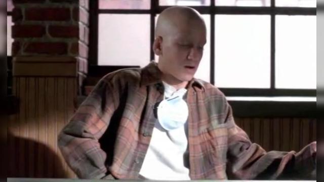 The Living - 6 серия, 2 сезона, сериала Защитник (2001)