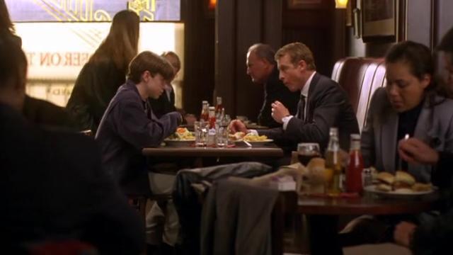 Family - 14 серия, 1 сезона, сериала Защитник (2001)