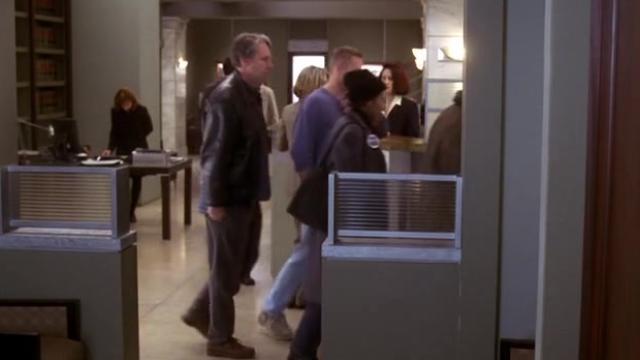 Solidarity - 16 серия, 1 сезона, сериала Защитник (2001)