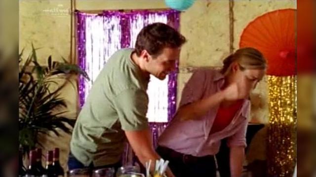 Snogging Frogs - 15 серия, 8 сезона, сериала Дочери Маклеода (2001)