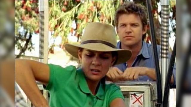 Rules Of Engagement - 10 серия, 7 сезона, сериала Дочери Маклеода (2001)