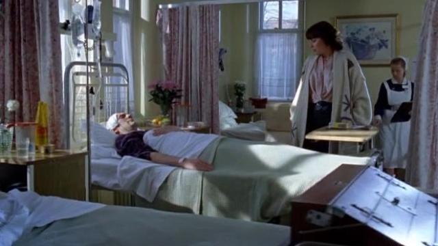 Blood Staines - 5 серия, 2 сезона, сериала Прах к праху (2008)