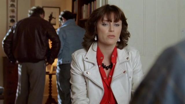 Fight for their Rights - 3 серия, 2 сезона, сериала Прах к праху (2008)