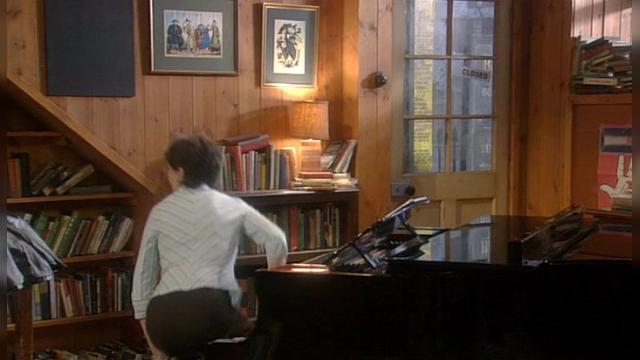 The Entertainer - 1 серия, 2 сезона, сериала Книжный магазин Блэка (2000)
