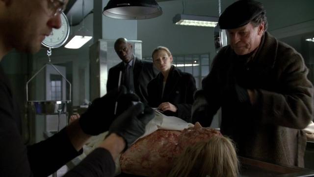 Olivia. In the Lab. With the Revolver. - 17 серия, 2 сезона, сериала Грань (2008)