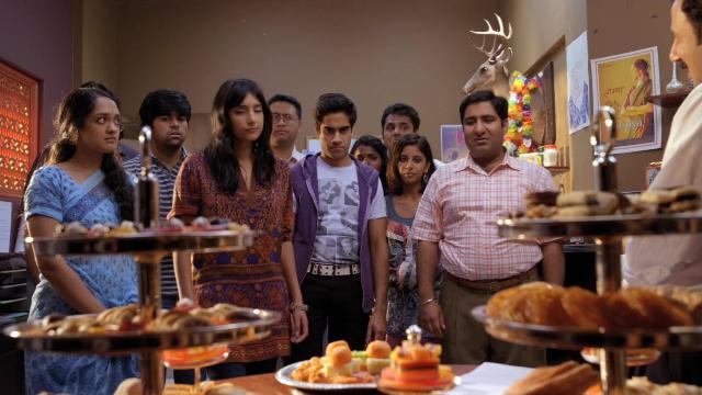 Sari, Charlie - 12 серия, 1 сезона, сериала Сбежавшая работа (2010)