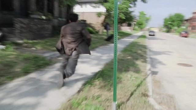 Nobody's Home/Unknown Soldier - 3 серия, 1 сезона, сериала 187 Детройт (2010)