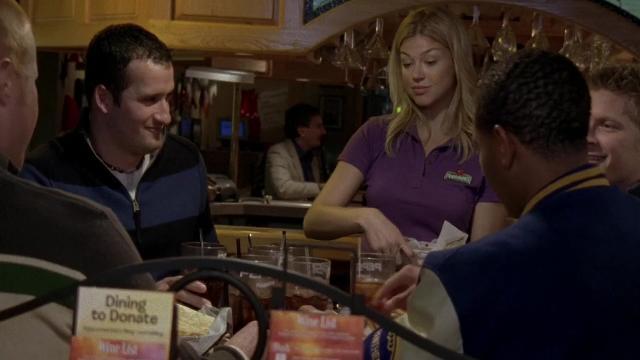 Upping the Ante - 14 серия, 1 сезона, сериала Огни ночной пятницы (2006)