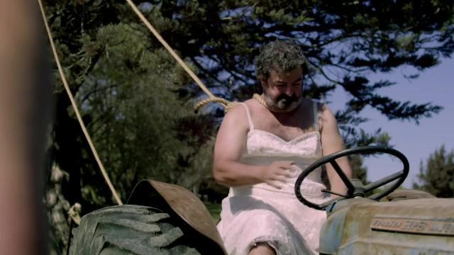 Typical Auckland God - 7 серия, 3 сезона, сериала Всемогущие Джонсоны (2010)