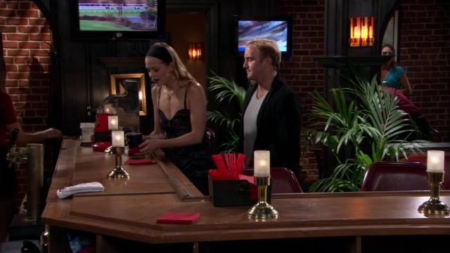 Gary Breaks Up His Ex-Wife and Girlfriend - 5 серия, 1 сезона, сериала Холостяк Гари (2008)