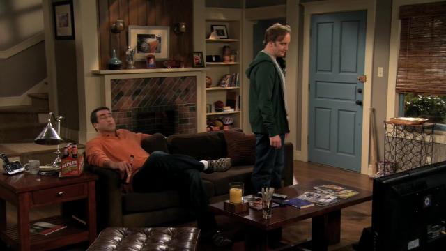 Gary Shoots Fish in a Barrel - 4 серия, 2 сезона, сериала Холостяк Гари (2008)