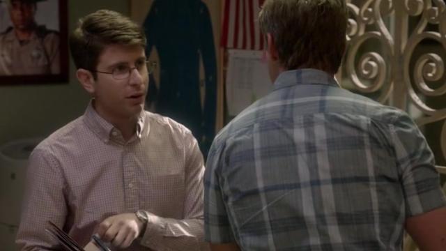 Three's Company - 8 серия, 4 сезона, сериала Пляжный коп (2010)