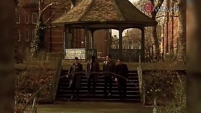 ...And Two Hundred Smoking Kalashnikovs - 2 серия, 1 сезона, сериала Карты, деньги и два ствола 2 (2000)