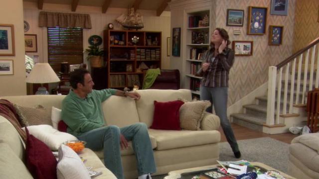 Sex for Furniture - 2 серия, 1 сезона, сериала Долго и счастливо (2006)