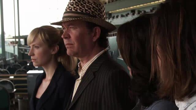 The Two-Horse Job - 3 серия, 1 сезона, сериала Грабь награбленное (2008)