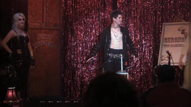 The Top Hat Job - 6 серия, 2 сезона, сериала Грабь награбленное (2008)