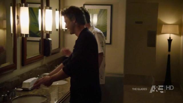 A Perfect Storm - 3 серия, 1 сезона, сериала Пляжный коп (2010)