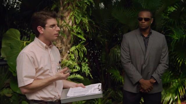 Bird in the Hand - 2 серия, 1 сезона, сериала Пляжный коп (2010)