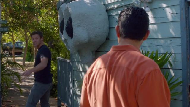 Close Encounters - 1 серия, 3 сезона, сериала Пляжный коп (2010)