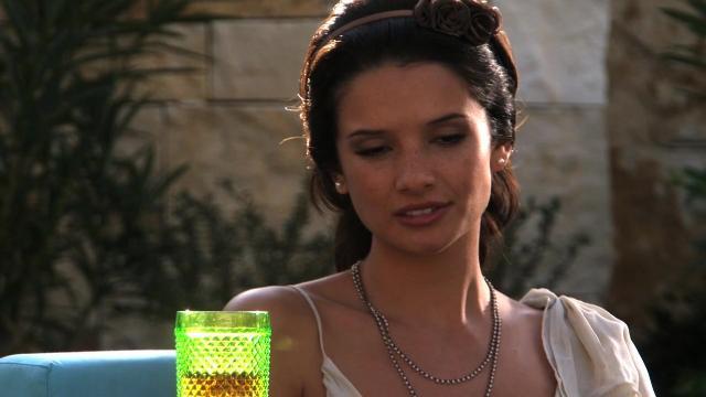 Black And White And Green All Over - 14 серия, 1 сезона, сериала Игра в ложь (2011)