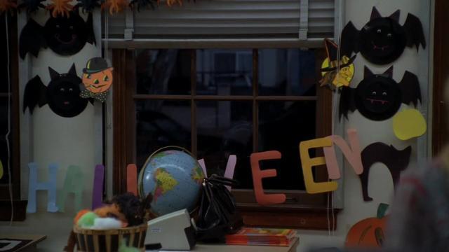 Head Over Heels - 6 серия, 5 сезона, сериала Говорящая с призраками (2005)