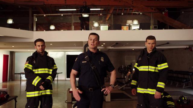 Broken - 14 серия, 2 сезона, сериала 911 служба спасения (2018)