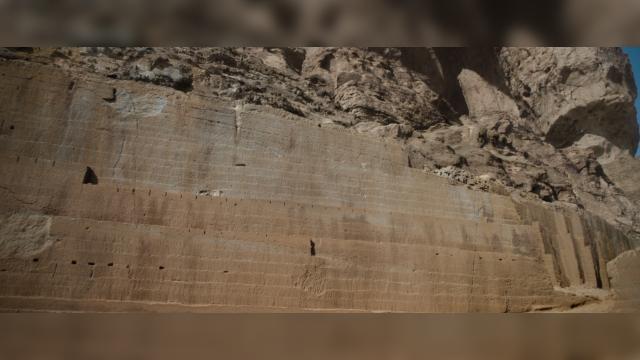 King and Commoner - 3 серия, 2 сезона, сериала Основание (2021)