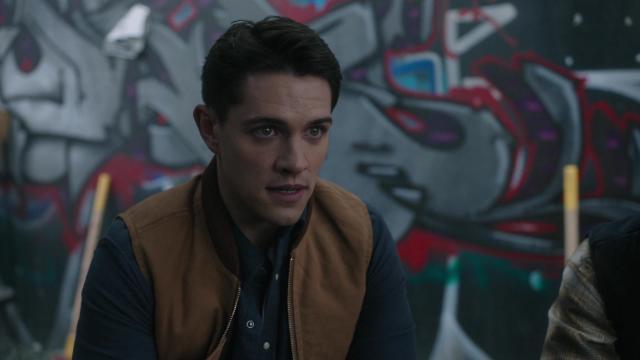 Chapter One Hundred and Eleven: Blue Collar - 16 серия, 6 сезона, сериала Ривердэйл (2017)